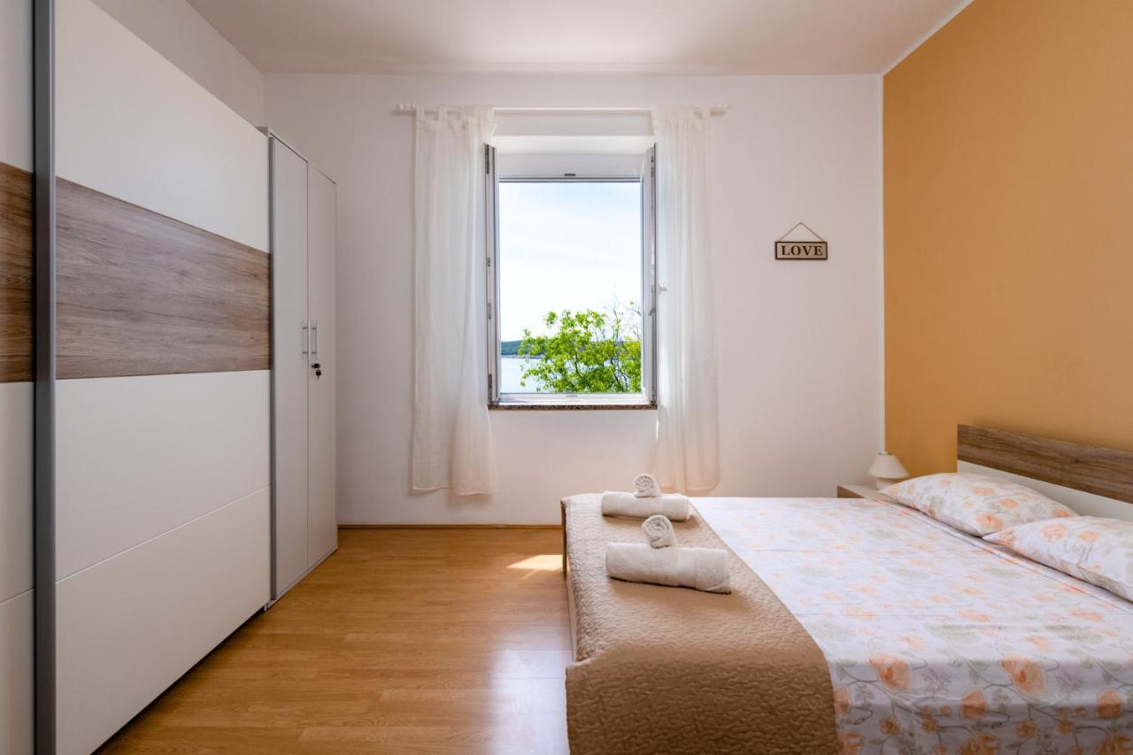 Apartment Dobric Koromačno エクステリア 写真