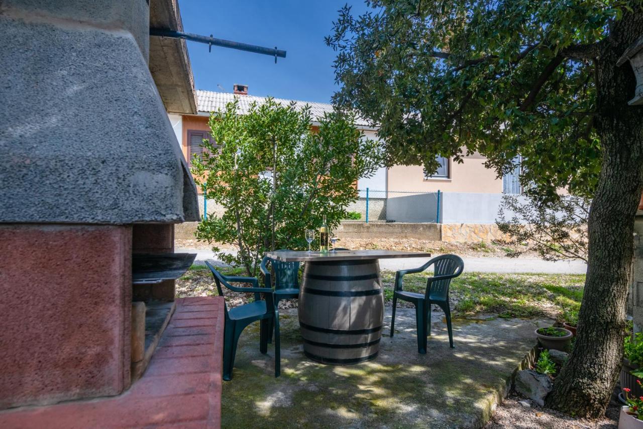 Apartment Dobric Koromačno エクステリア 写真