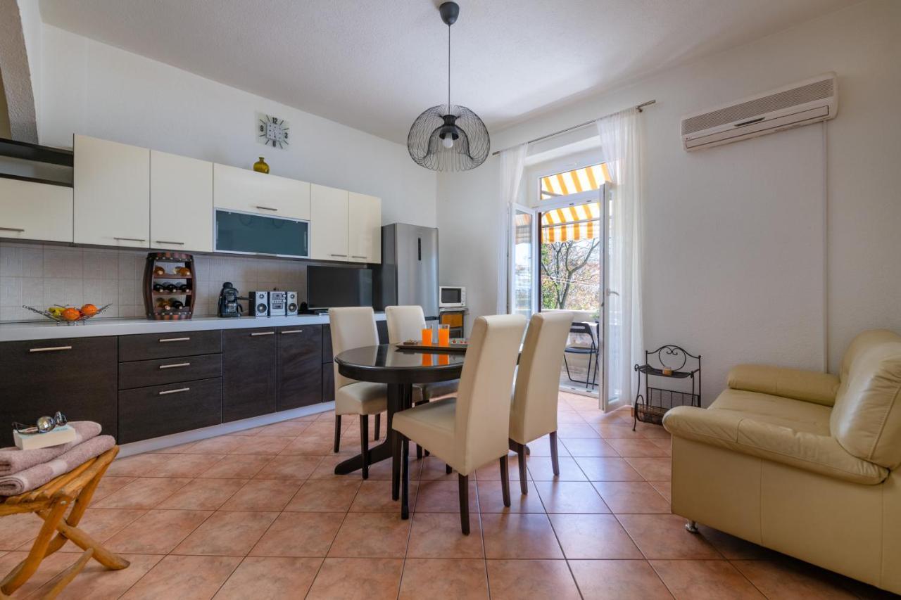 Apartment Dobric Koromačno エクステリア 写真