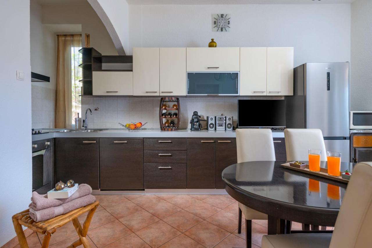 Apartment Dobric Koromačno エクステリア 写真