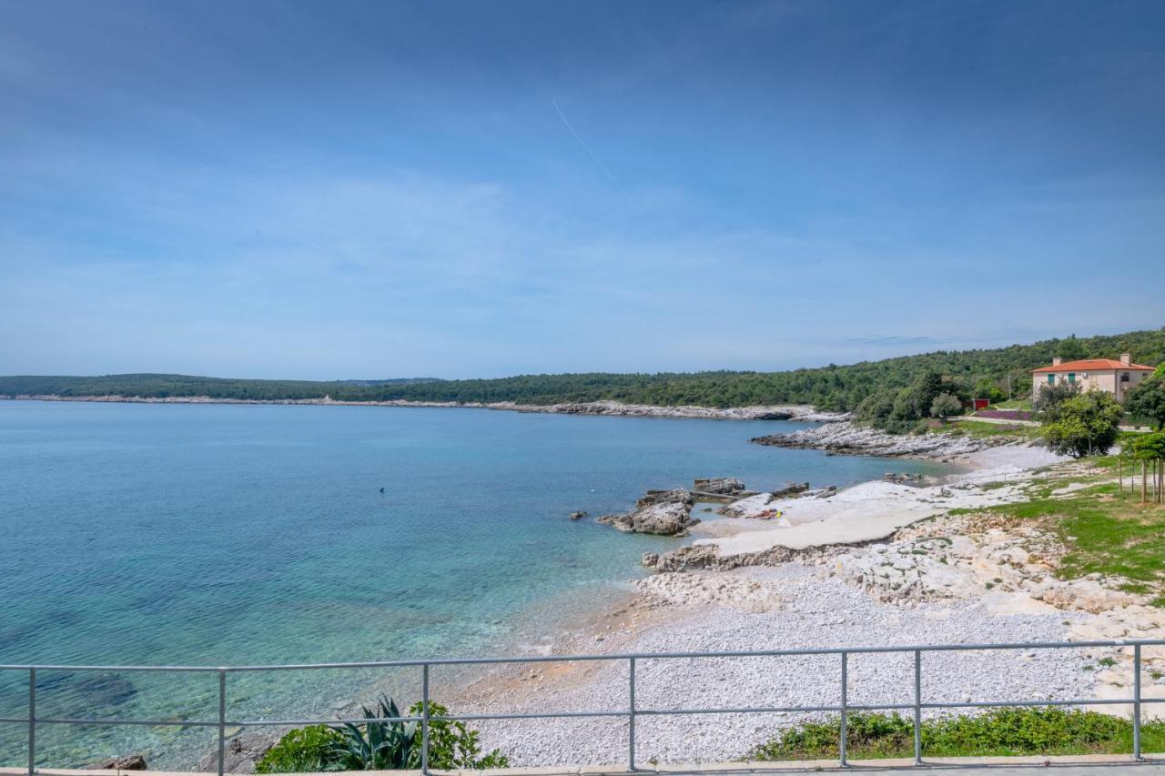 Apartment Dobric Koromačno エクステリア 写真